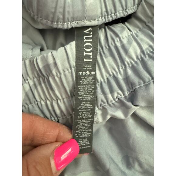Vuori Dash Light Camo‎ Print Athletic Shorts Gray Size Medium - Picture 7 of 7
